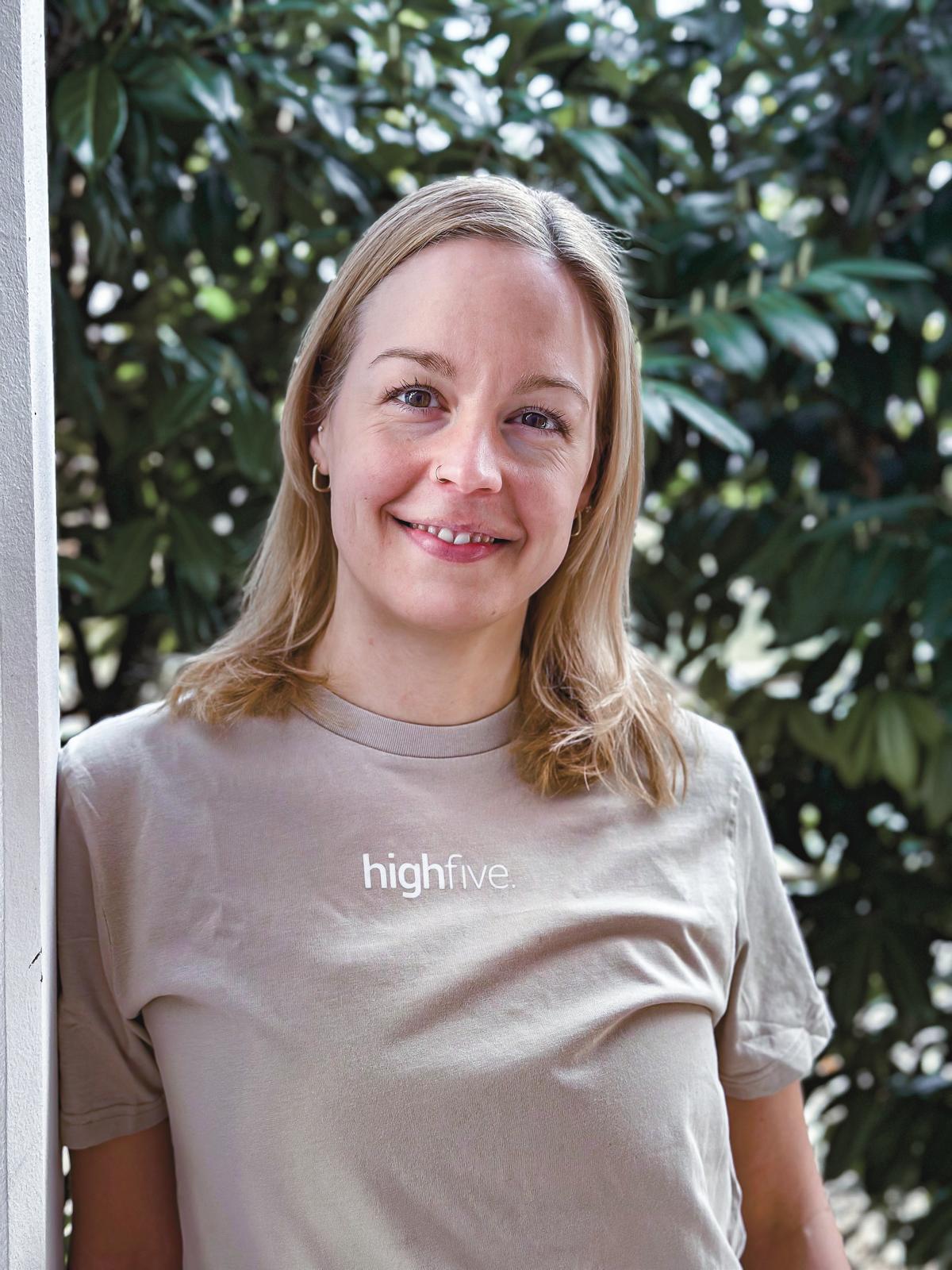 Logo von Highfive Physiotherapie in schwarzer Schrift auf weißem Hintergrund.